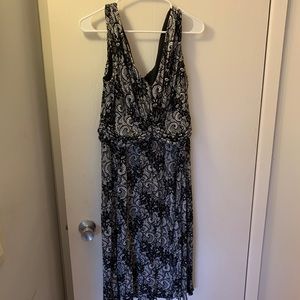 14 W Dress. Black and white.